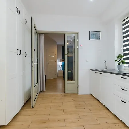 Stadion Narodowy Mini Studio: Metro-adjacent Apartment *